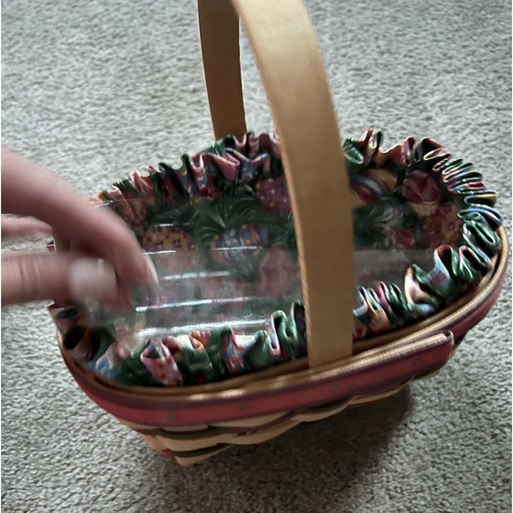 Vintage 1997 Longaberger small Easter basket with liner and plastic insert - Picture 1 of 4